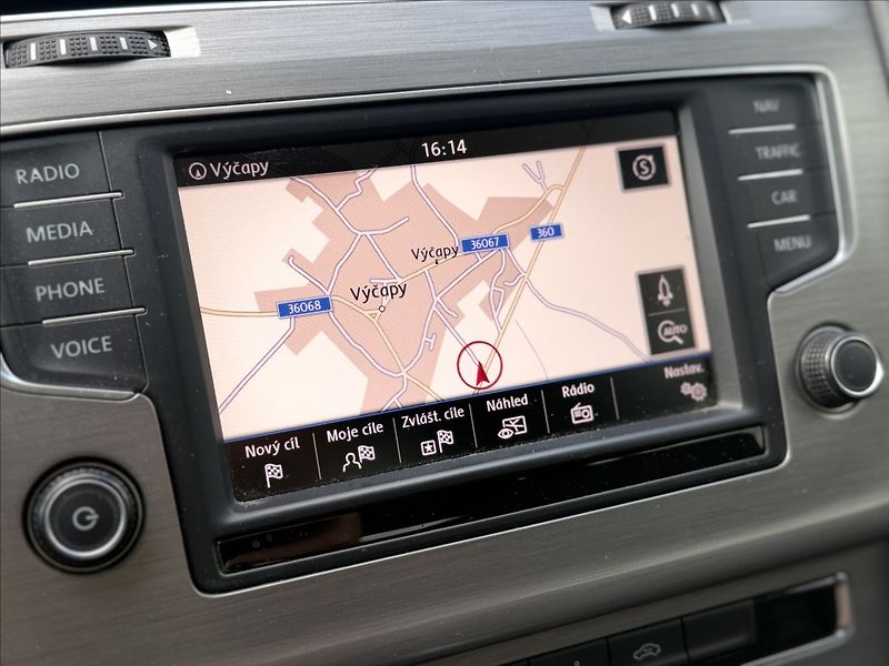 Volkswagen Golf 1,6 TDI 81kW DSG NAVI - fotka 15 z 27