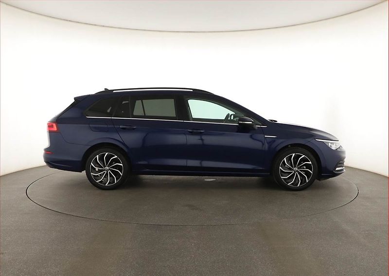 Volkswagen Golf (2023) Style 1.5 TSI - fotka 6 z 18