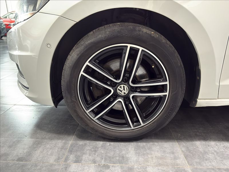 Volkswagen Touran 1,6   TDI JOIN ACC PANORAMA - fotka 28 z 31