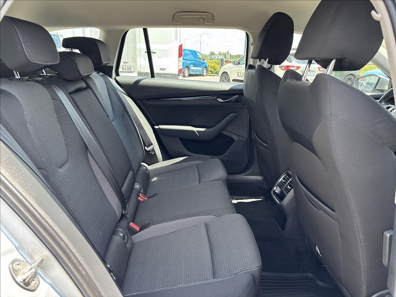 Škoda Octavia 2,0 TDI 85kW Ambition - fotka 13 z 38