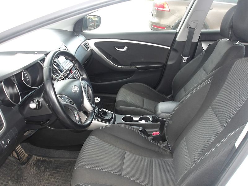 Hyundai i30 1,6i ČR - fotka 15 z 27