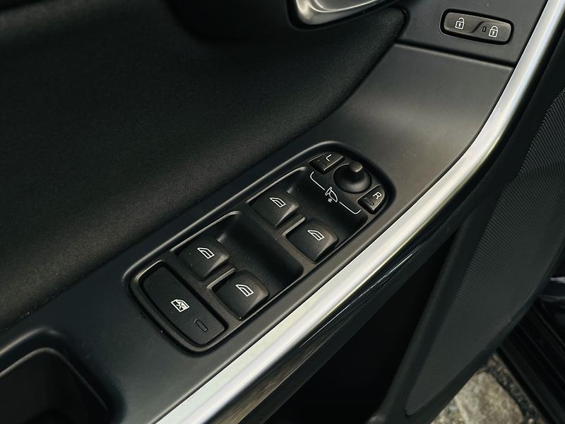 Volvo V60 2.4D5 MANUÁL VÝHŘEV SERVISKA - fotka 33 z 44
