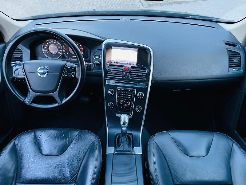 Volvo XC60 2.0D 5VÁLEC AUT VÝHŘEV SENZORY - fotka 24 z 44