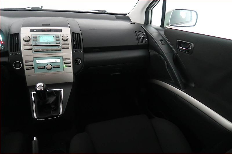 Toyota Corolla Verso (2005) 2.2 D-4D, nová STK, Tažné - fotka 8 z 17