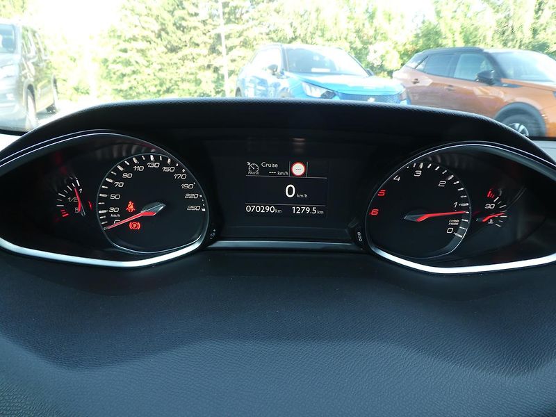 Peugeot 308 (2019) SW ALLURE 1.5 BlueHDi 130 MAN6 - fotka 15 z 27
