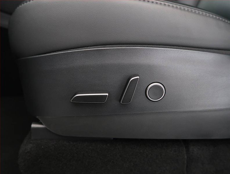 Tesla Model Y (2023) RWD LFP 60kWh, SoH 97% - fotka 30 z 33
