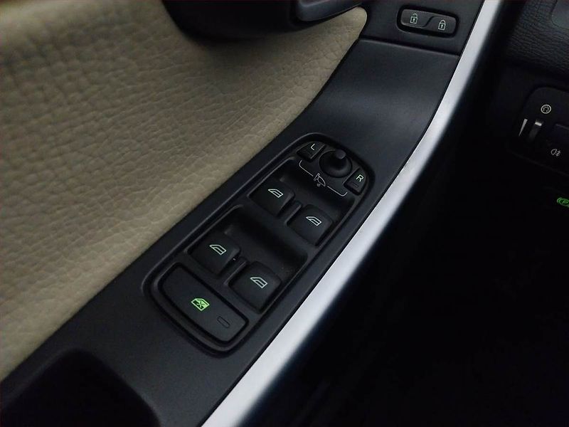Volvo XC60 (2011) D5, 4X4, Automat, Kůže - fotka 18 z 19
