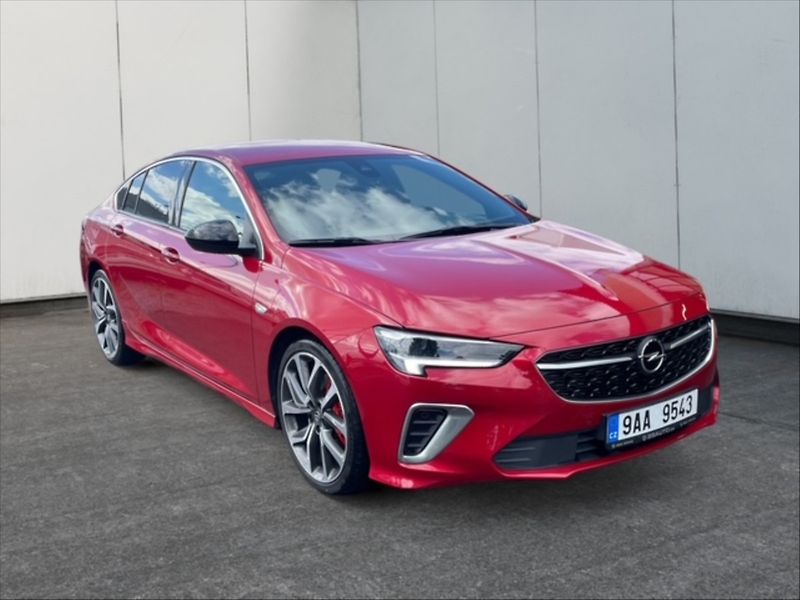 Opel Insignia 2,0 T 169k GSi 4x4 AT - fotka 1 z 11