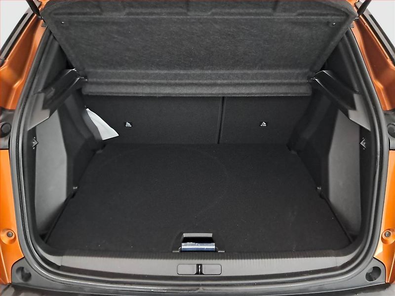 Peugeot 2008 (2022) 1.2 PureTech, ČR,1.maj - fotka 14 z 17