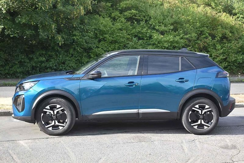Peugeot 2008 je stylový i praktický rodinný doplněk.