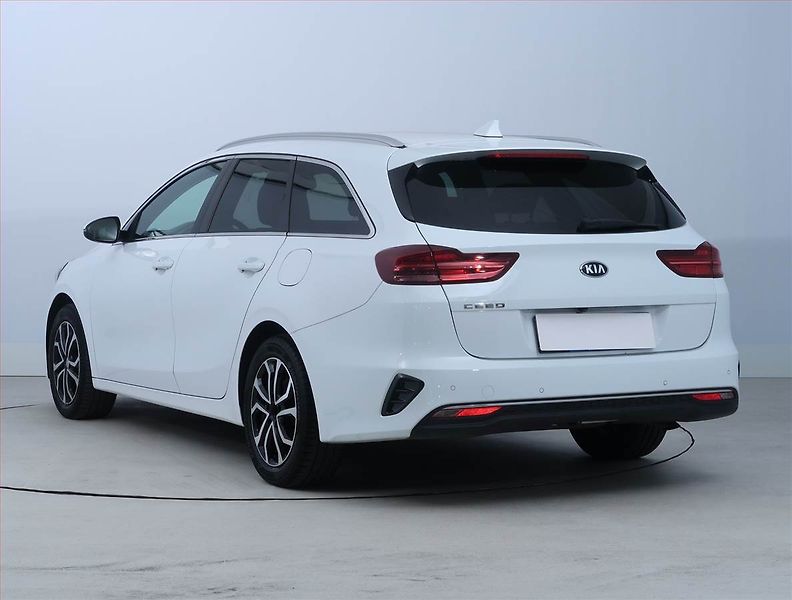 Kia Ceed (2021) Top 1.5 T-GDI, Serv.kniha - fotka 4 z 19