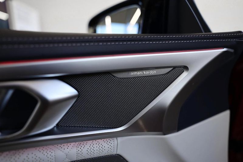BMW M8 Cabrio - fotka 31 z 33