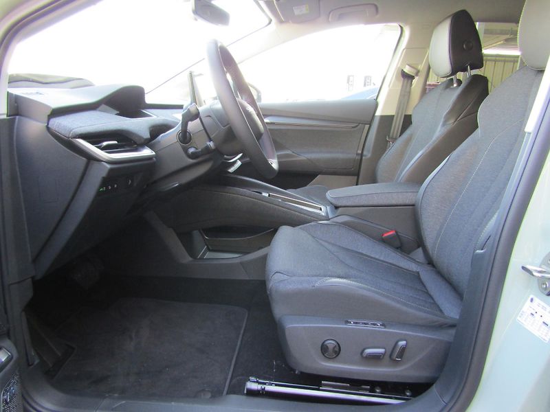 Škoda Elroq (2025) Selection 60 63 kWh 150 kW 1° - fotka 19 z 30