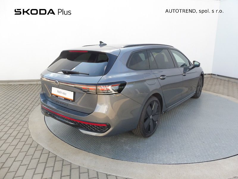 Volkswagen Passat (2026) Variant R-Line 2,0 TDI 110kW D - fotka 2 z 30