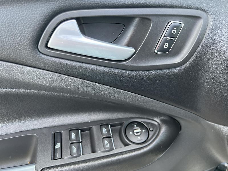Ford Kuga 2.0TDCi 4x4 TEMPOMAT KLIMA ALU - fotka 12 z 41