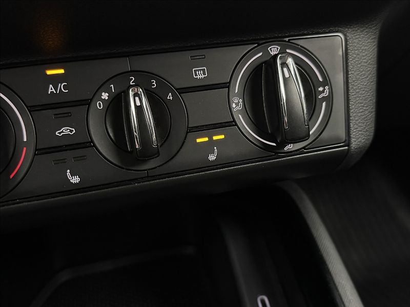 Škoda Kamiq 1,0 DSG AC LED VÝHŘEV SENZORY - fotka 24 z 36