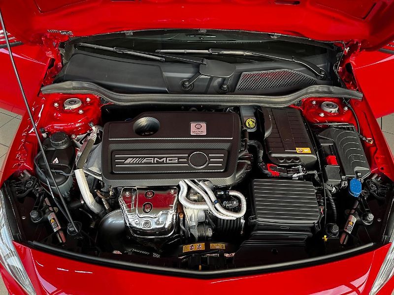 Mercedes-Benz Třídy A A 45 AMG 4Matic - fotka 21 z 29
