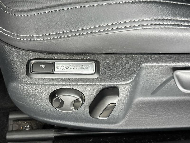 Volkswagen Passat R-LINE DSG - fotka 27 z 29