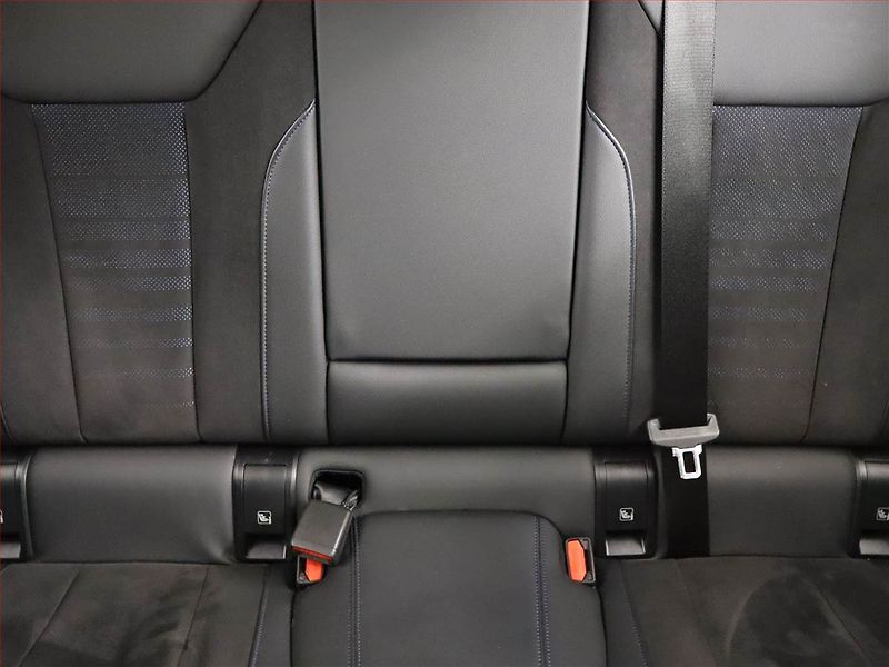 BMW i4 (2022) eDrive40, SoH 96% - fotka 10 z 24