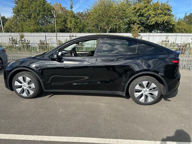 Tesla Model Y (2024) AWD Long Range    PŘIPRAVUJEME - fotka 3 z 8
