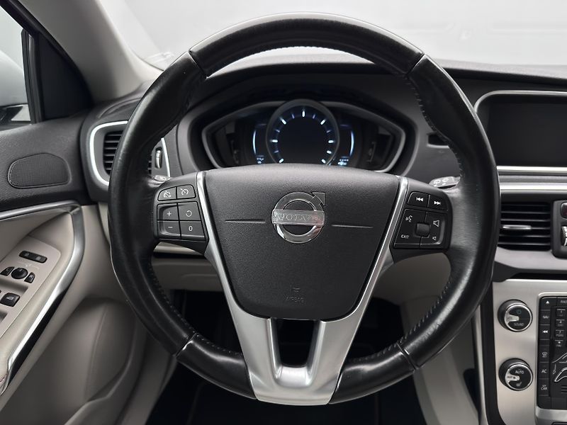 Volvo V40 D3 OCEAN RACE 1.maj - fotka 3 z 44