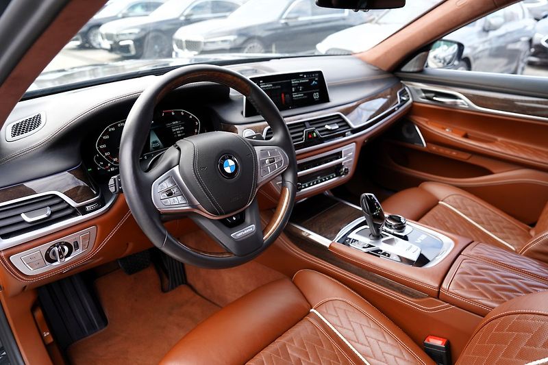 BMW Ostatní M760Li xDrive/6.6i/V12/590PS - fotka 23 z 47