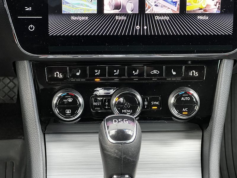 Škoda Superb 2.0TDI DSG ACC 1.Maj DPH TZ - fotka 14 z 24