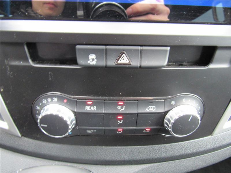 Mercedes-Benz Vito 2,1 d 114CDi 100KW 8 míst - fotka 19 z 28