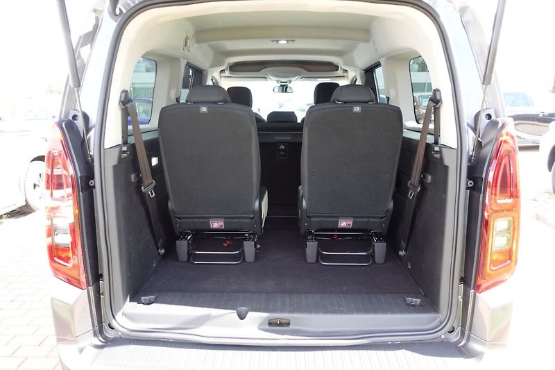 Toyota ProAce City Verso 1.5D-4D M/T Family 7míst - fotka 15 z 32