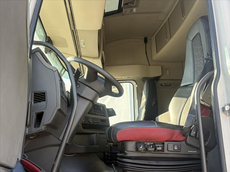 Volvo FH 500 4x2 Globetrotter - fotka 7 z 18