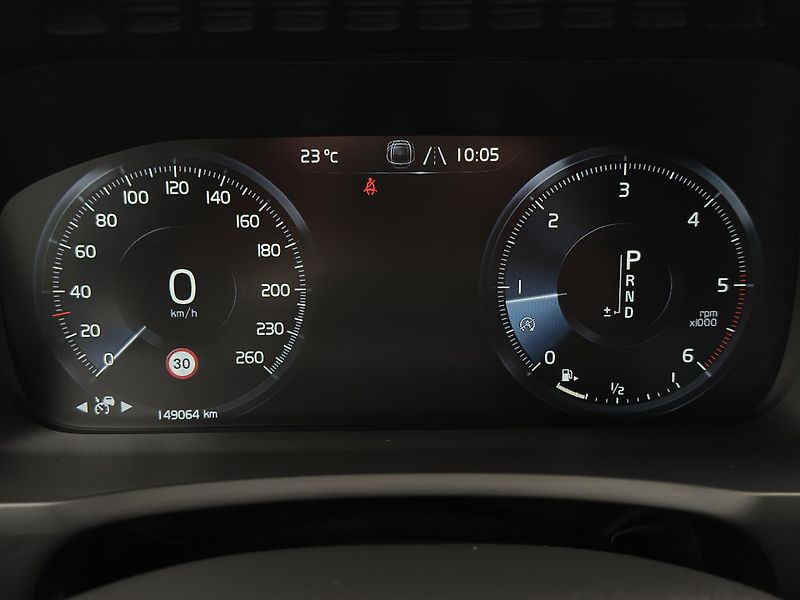 Volvo XC90 D5 AWD MOMENTUM PRO REZERVACE - fotka 16 z 50