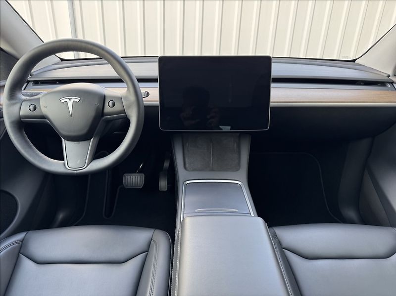 Tesla Model Y 0,0 Long Range 378kW 1.maj DPH - fotka 25 z 50