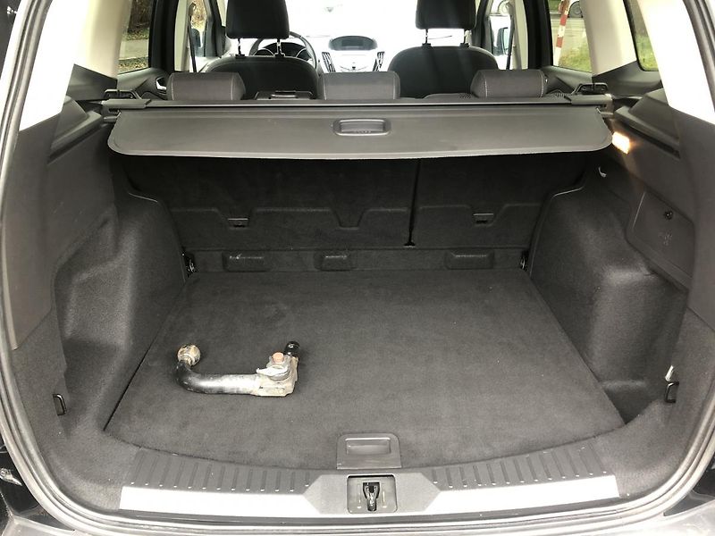 Ford Kuga (2015) 1,5 110kW 1.majitel pěkný stav - fotka 58 z 63