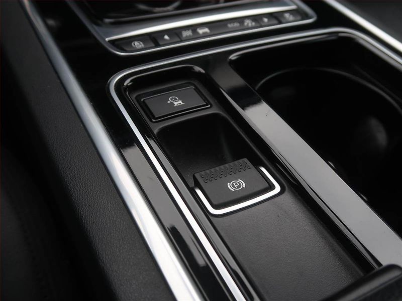 Jaguar XF (2018) 20d, Automat, Kůže, Navi - fotka 19 z 19