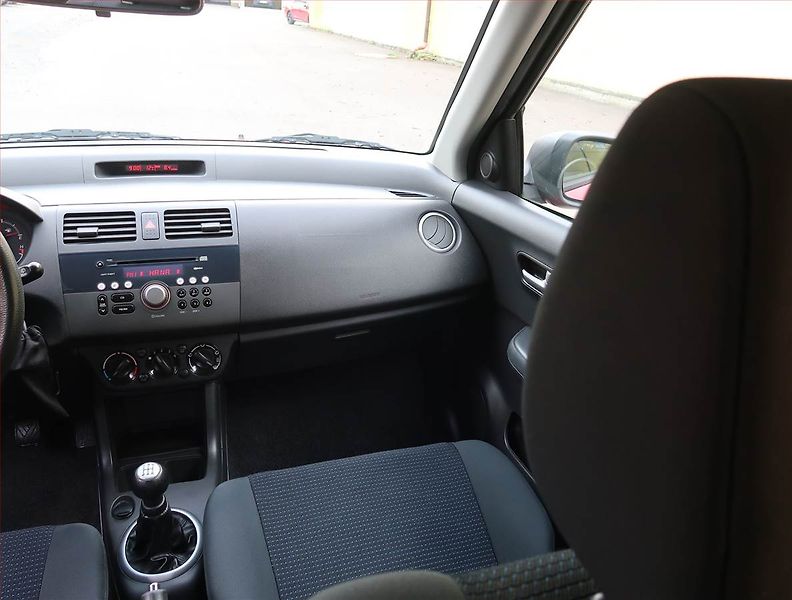 Suzuki Swift (2010) 1.3 i, Serv.kniha, nová STK - fotka 8 z 16