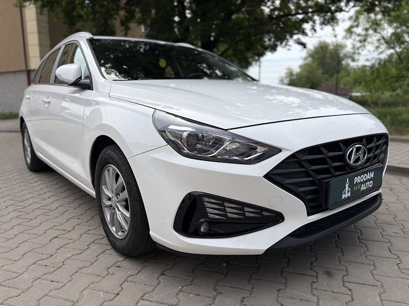 Hyundai i30 1.6 CRDi automat  - fotka 12 z 24