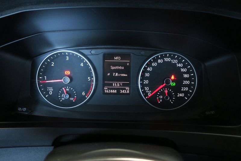 Volkswagen Caravelle (2016) T6 2.0 TDI 110kW Comfort DSG - fotka 19 z 47