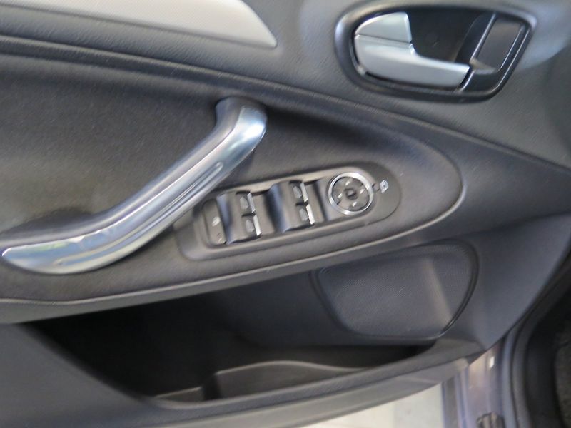 Ford S-MAX (2013) 2.0TDCi,navi,výhřev,tažné,STK - fotka 14 z 27