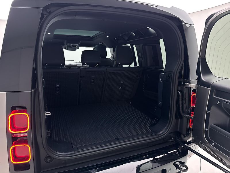 Land Rover Defender 110 P425 X-DYNAMIC REZERVACE - fotka 6 z 50