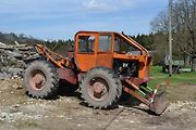 Lesní kolový traktor LKT 75.