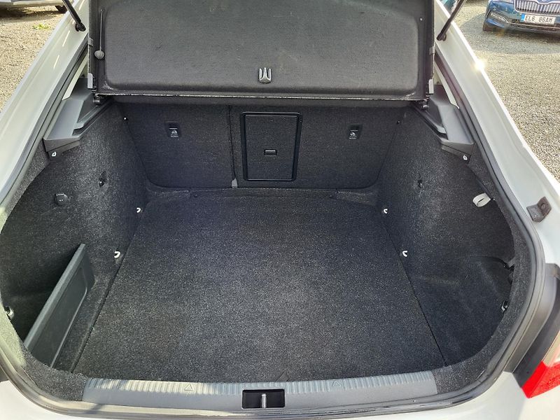 Škoda Octavia 2.0 TDi 110kW AMBITION - fotka 38 z 43