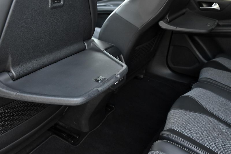 Peugeot 5008 2.0 HDi,7MÍST,LED,NAVI,KAMERA - fotka 38 z 50