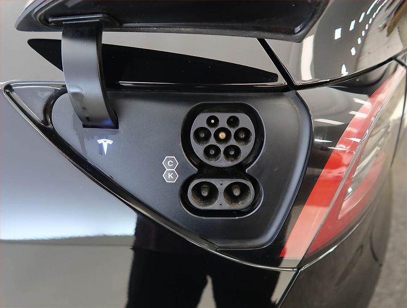 Tesla Model Y (2022) Long Range AWD 79kWh, SoH 91% - fotka 32 z 33