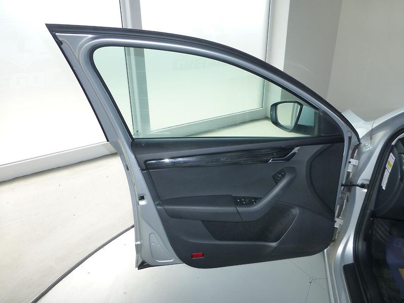 Škoda Octavia (2017) 2,0TDI*NAVIGACE**ALU**PARK.S - fotka 9 z 26