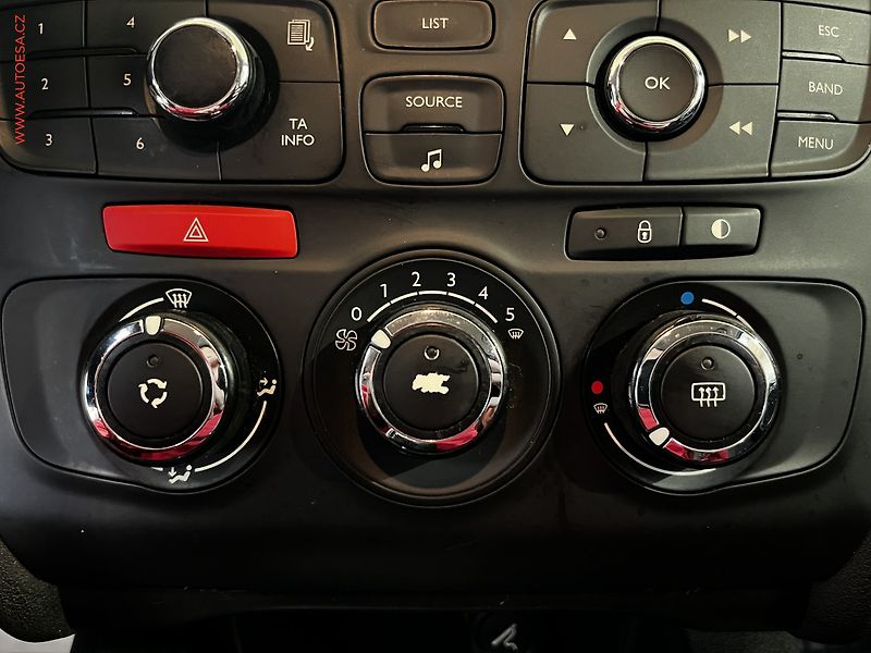 Citroën C4 (2012) 1.4 i, 2.maj, AC, temp - fotka 14 z 15
