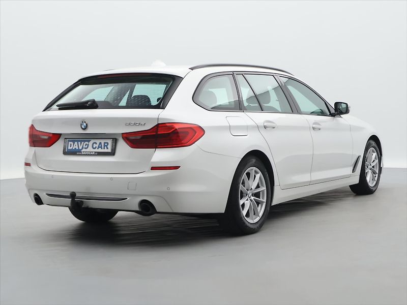 BMW Řada 5 3,0 530d 195kW Aut. Sport Line - fotka 7 z 31