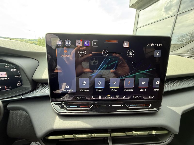 Cupra Terramar (2026) 2.0TSI 150kW 4WD TRIBE NT R20! - fotka 31 z 50
