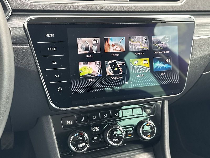 Škoda Superb (2023) Combi 2.0 TDI DSG Style - fotka 23 z 35