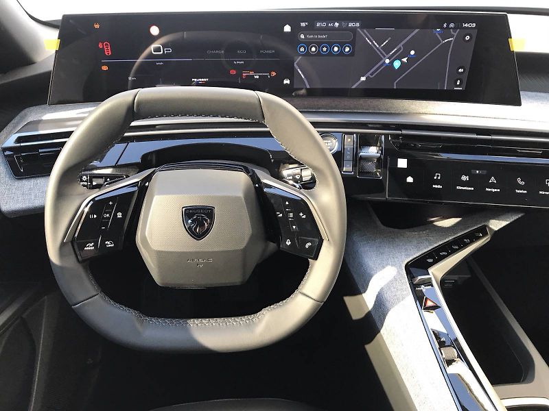 Peugeot 5008 (2025) ALLURE Hybrid e-DCS6 1,2 - fotka 9 z 12