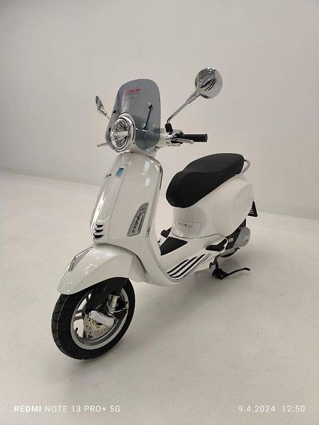 Vespa Primavera 125 3V ABS (2025) E5+ Bianco Innocente - fotka 8 z 9